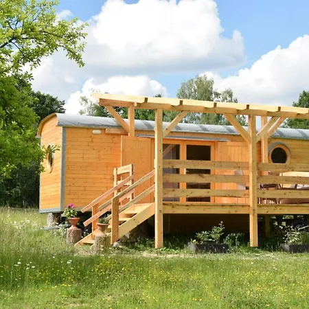 Maringotka Na Ptaci Louce Campsite Mlada Vozice